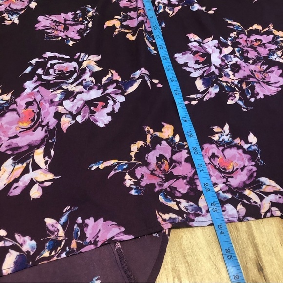 Torrid Lightweight Black Purple Floral Sleeveless Top Blouse Womens Size 1 - Picture 4 of 5